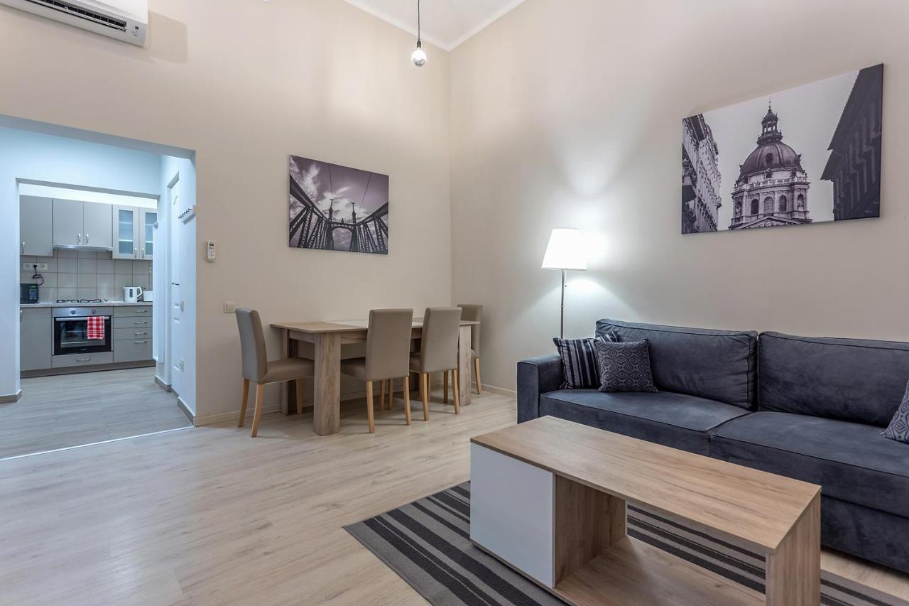 Goldcentral Akacfa Apartman *